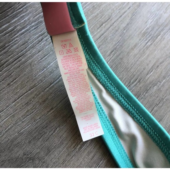 32C Victoria’s Secret Plunge Mermaid Bikini Top - Picture 12 of 12